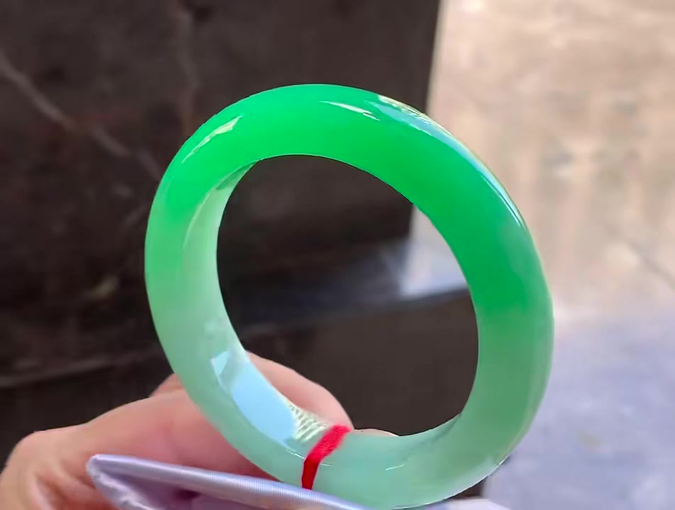 冰种翡翠阳绿手镯