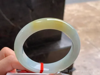 糯种黄翡翡翠手镯细腻种好